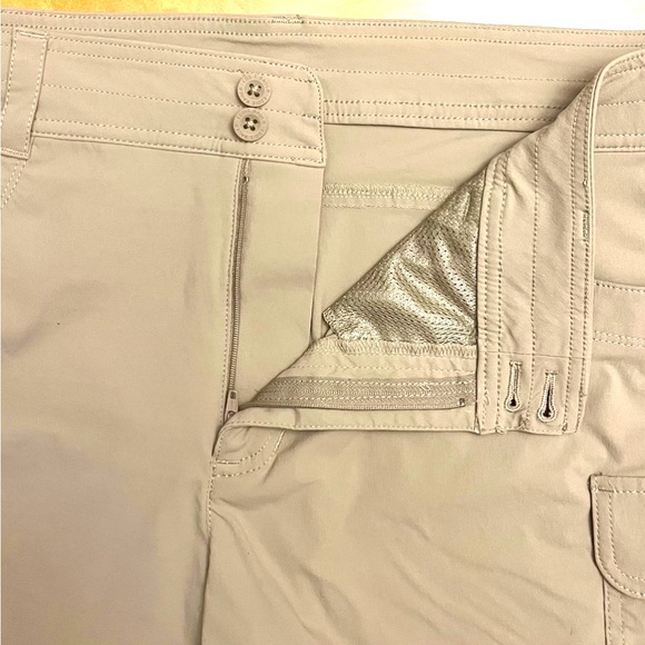 Eddie Bauer Women's Comfortable Stretch Khaki Cargo Shorts Size 14 - Picture 4 of 9